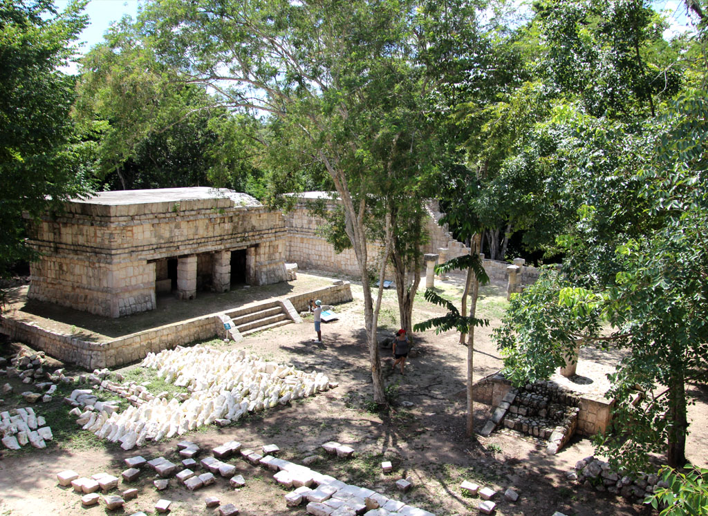 View of the Owl Temple in Chichén Viejo. Photo: Carlos Rosado van der Gracht 